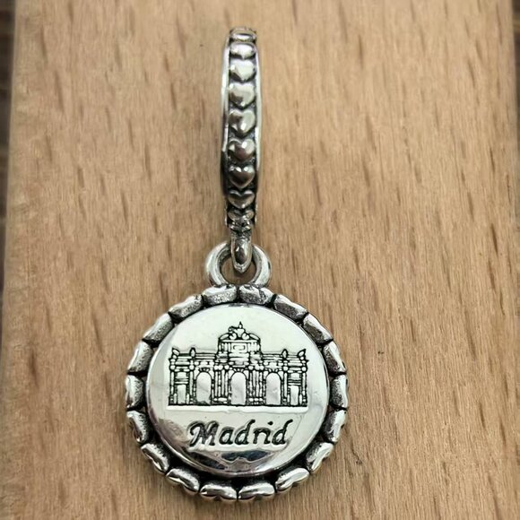 Pandora Madrid Spain Colgante Puerta de Alcalá Madrid Charm, S925 Silver - Picture 1 of 4